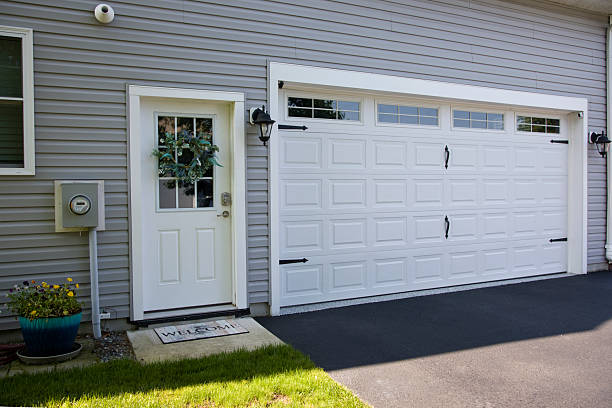 24/7 Emergency Garage Door Panel Replacement experts in Skagit County County, WA